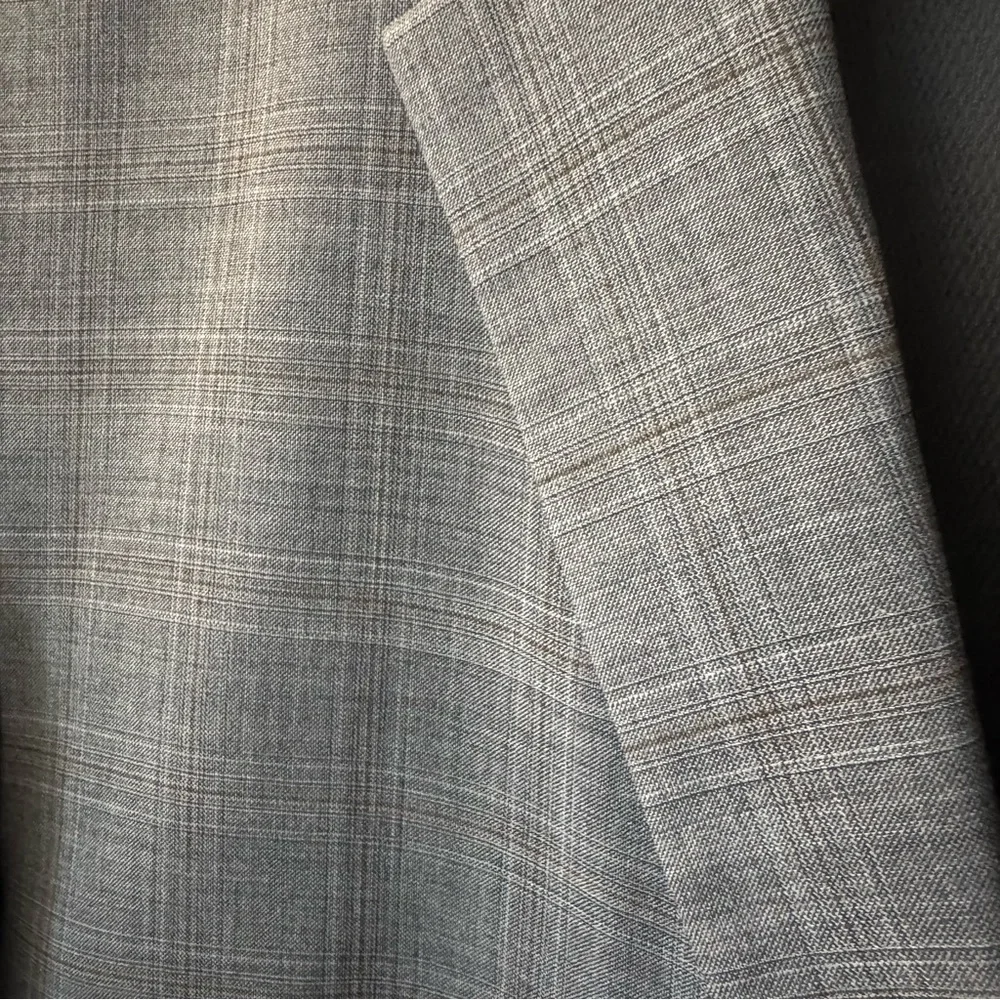 Joseph Abboud Gray Windowpane 2-Piece Suit | Size 54R Jacket, 49W Pants $85